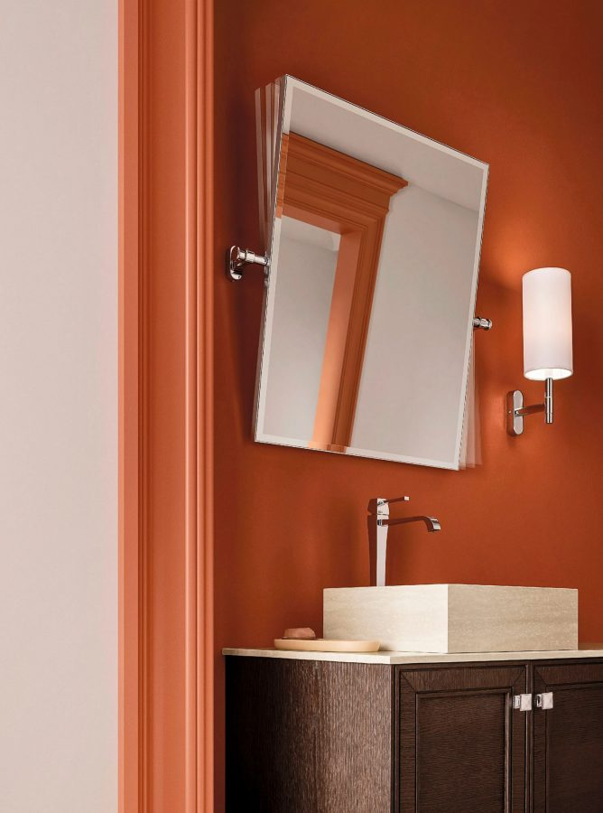 Зеркало Libra с фаской и хромированными мобильными штифтами. Дизайн ванной комнаты